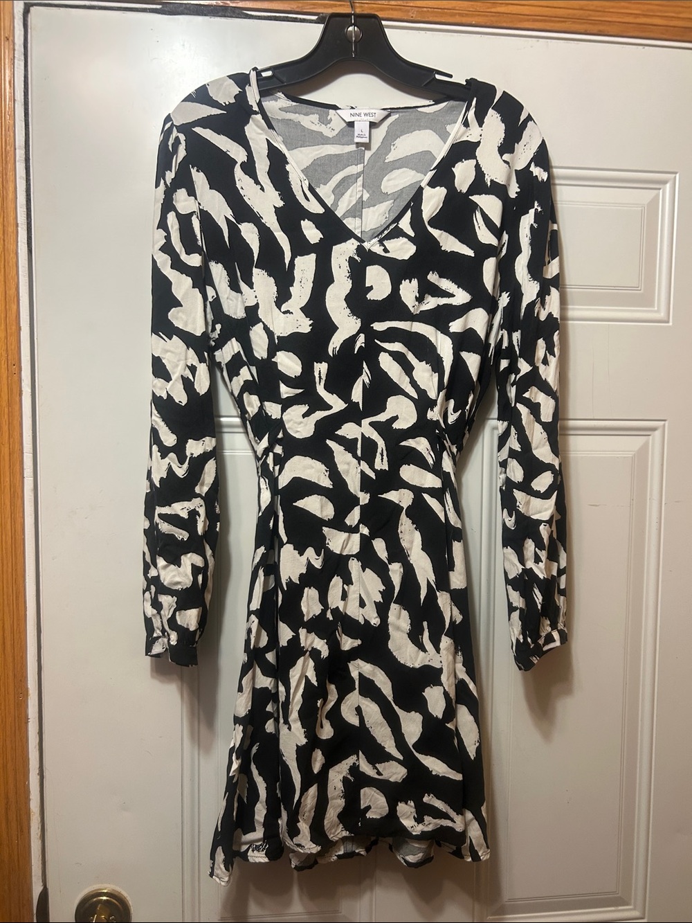 Nine West Black and White Abstract Print V-Neck Dress L